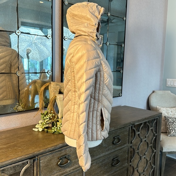 MICHAEL Michael Kors Packable Down Fill Jacket with hood - Picture 5 of 13